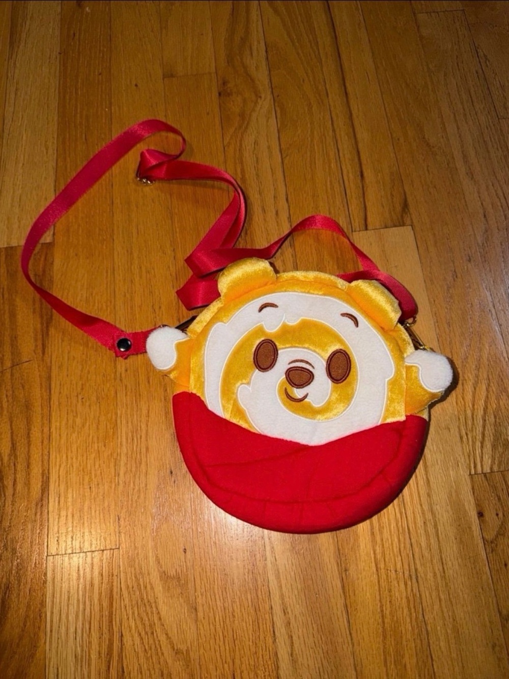 Disney Munchlings Winnie the Pooh Crossbody Bag. Used Once